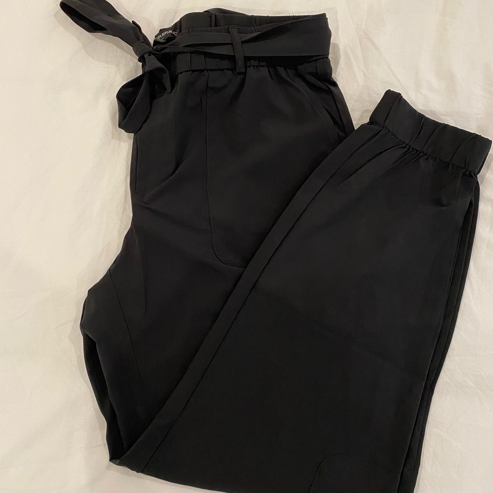 Banana Republic lightweight jogger pant.